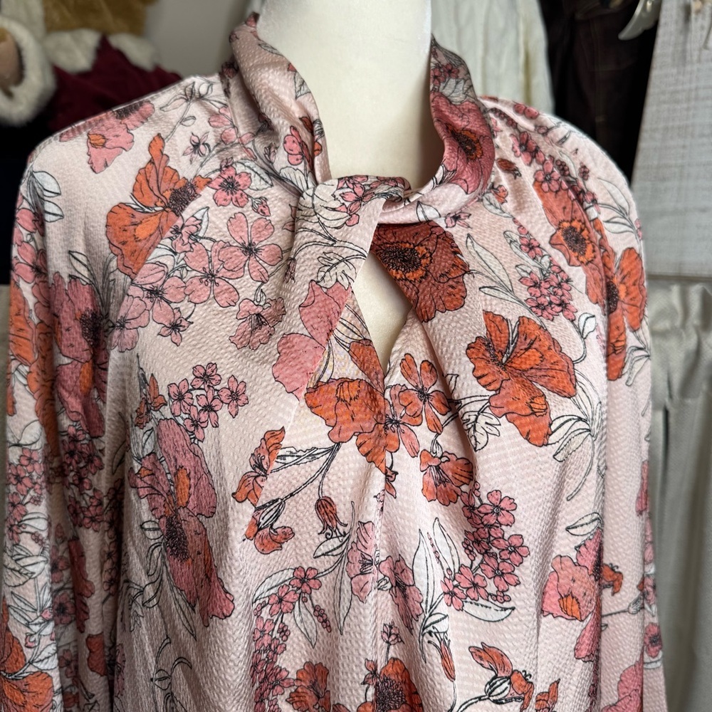 Liz Claiborne Blush Floral Crinkle Blouse XL Tie Neck Long Sleeve - Picture 3 of 10